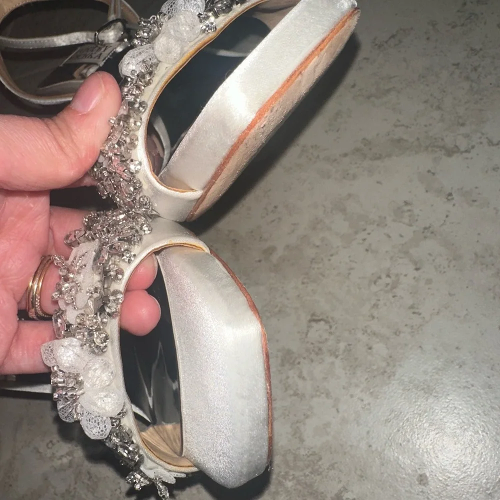 Badgley‎ Mischka Alexa Satin White Silver Embellished Strappy Heels Open Toe 7.5